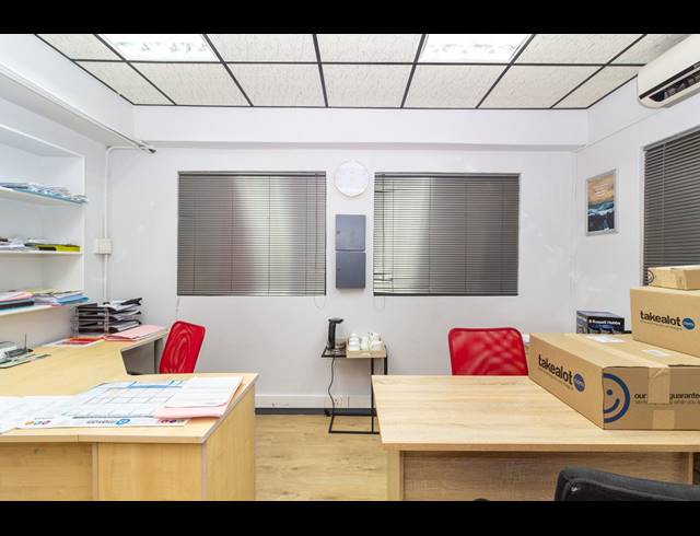 275M² BUILDING TO LET IN WOODSTOCK